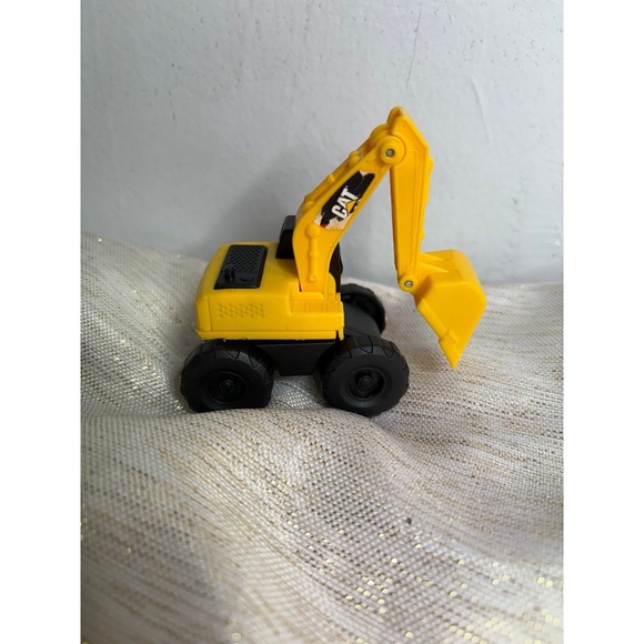 four miniature CAT construction vehicle toys - Picture 3 of 3